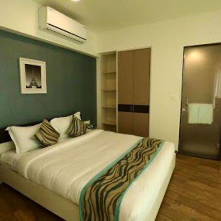 Homestays At Rajhans Belliza Near Airport Σουράτ Εξωτερικό φωτογραφία