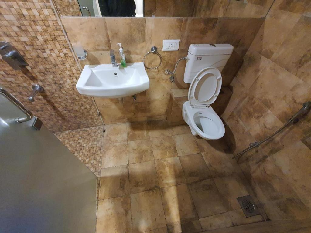 Homestays At Rajhans Belliza Near Airport Σουράτ Εξωτερικό φωτογραφία